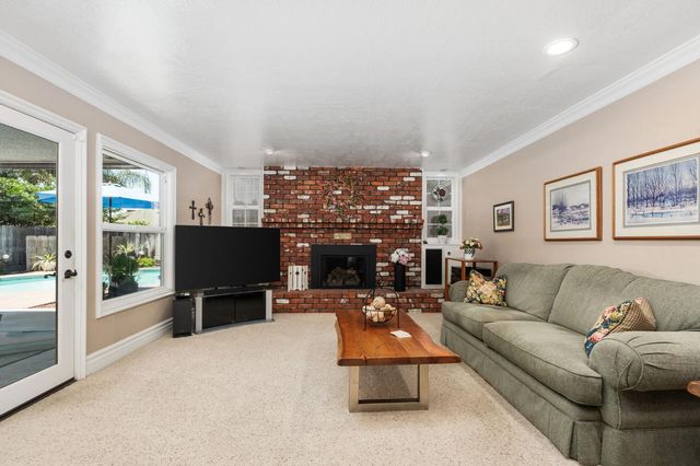 7361 N 3rd Street, Fresno, CA 93720