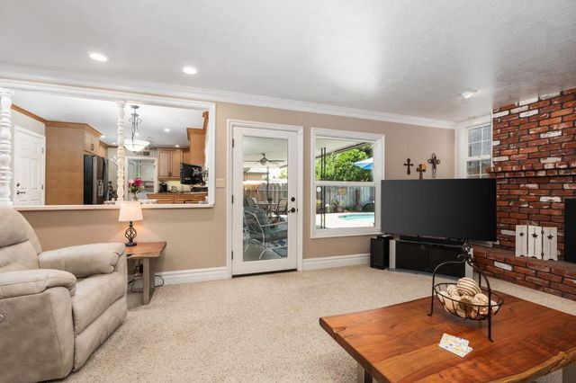 7361 N 3rd Street, Fresno, CA 93720