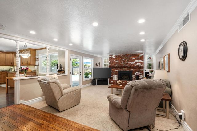 7361 N 3rd Street, Fresno, CA 93720