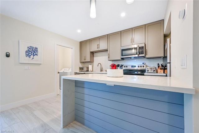 788 Park Shore DR # G17, Naples, FL 34103