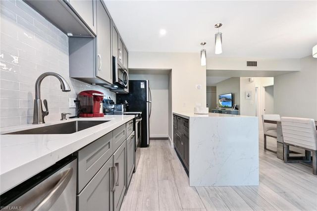 788 Park Shore DR # G17, Naples, FL 34103