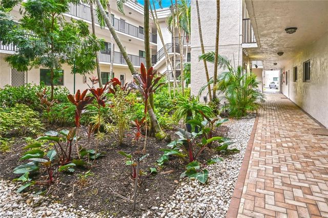 788 Park Shore DR # G17, Naples, FL 34103