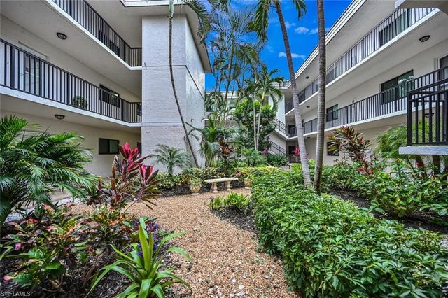 788 Park Shore DR # G17, Naples, FL 34103