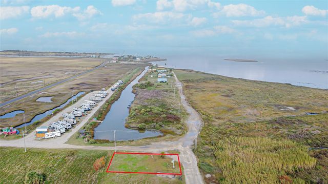 1043 Brighton Jones Boulevard, Gilchrist, TX 77617