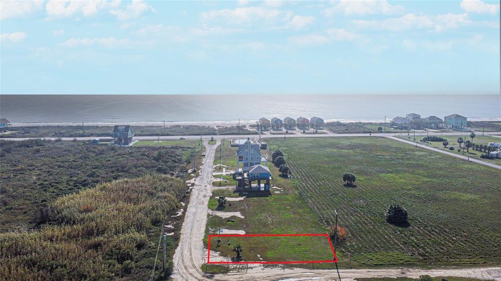 1043 Brighton Jones Boulevard, Gilchrist, TX 77617