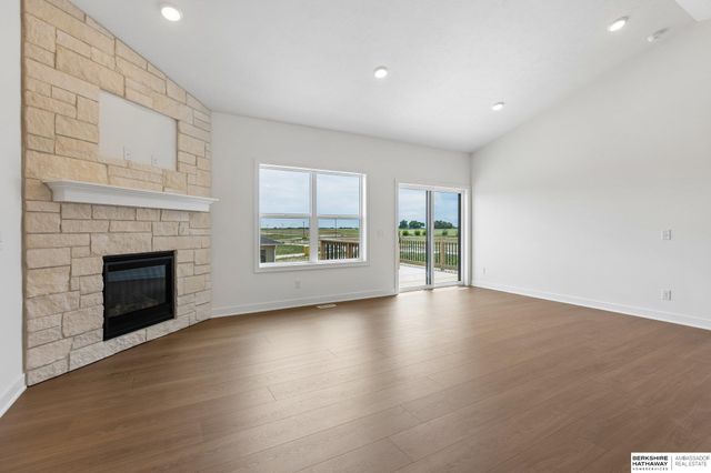 21439 Y Street, Elkhorn, NE 68022