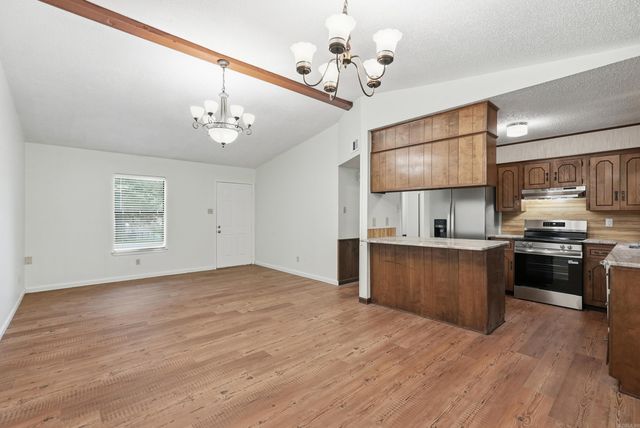 1613 N James St, Jacksonville, AR 72076