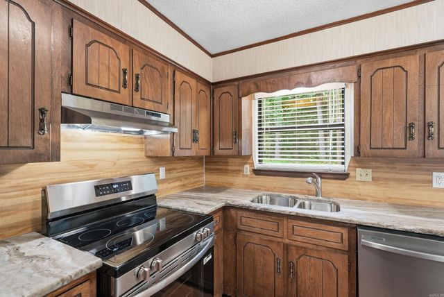 1613 N James St, Jacksonville, AR 72076
