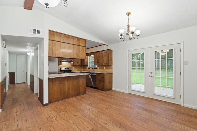 1613 N James St, Jacksonville, AR 72076