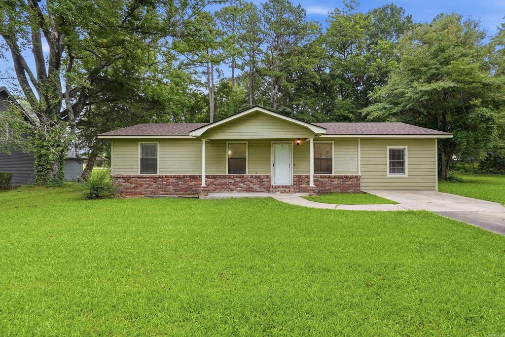 1613 N James St, Jacksonville, AR 72076