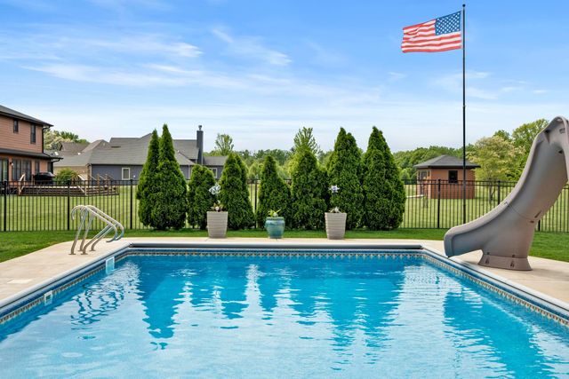 2800 W 133rd Lane, Crown Point, IN 46307