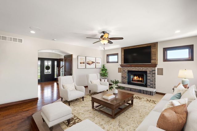 2800 W 133rd Lane, Crown Point, IN 46307