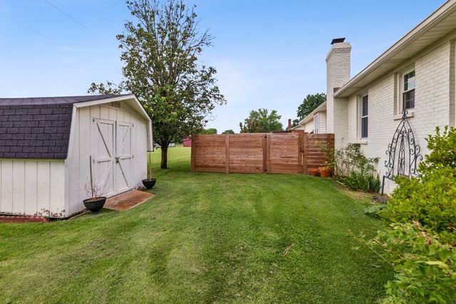 5013 Hays Dr, Columbia, TN 38401