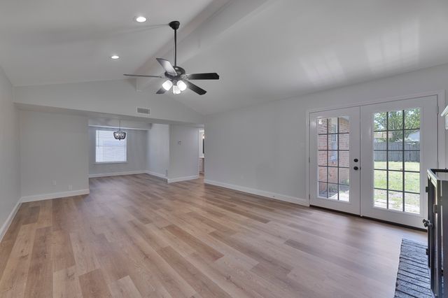 5002 French Wood Drive, Arlington, TX 76016