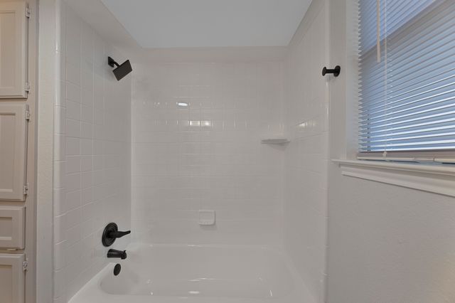 5002 French Wood Drive, Arlington, TX 76016