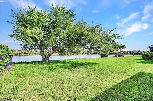 13092 Silver Thorn LOOP, North Fort Myers, FL 33903