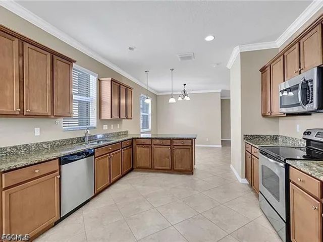 13092 Silver Thorn LOOP, North Fort Myers, FL 33903