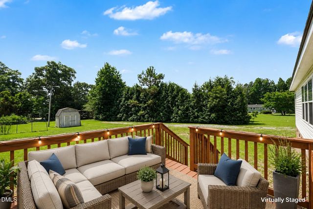 694 John Lee Road, Dunn, NC 28334