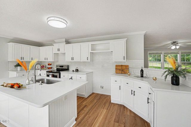 694 John Lee Road, Dunn, NC 28334