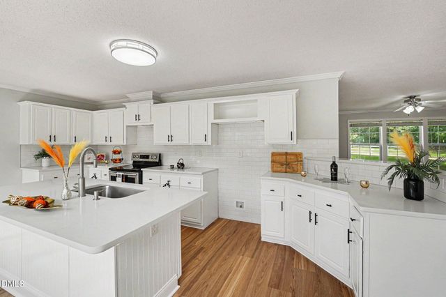694 John Lee Road, Dunn, NC 28334