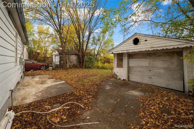 8674 Pierson Street, Detroit, MI 48228