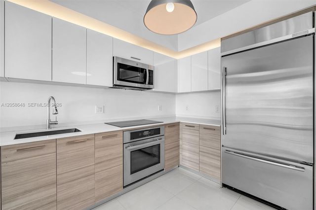 1300 Brickell Bay Drive 2005, Miami, FL 33131