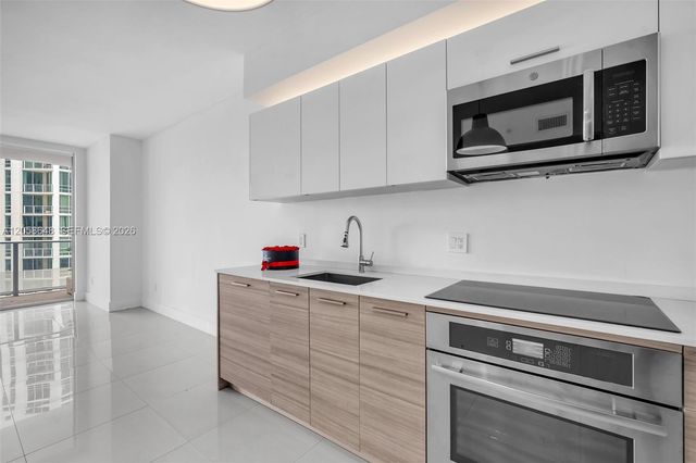 1300 Brickell Bay Drive 2005, Miami, FL 33131