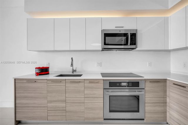 1300 Brickell Bay Drive 2005, Miami, FL 33131