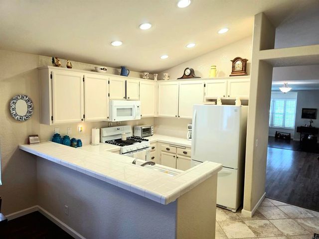 2205 Terracewood Lane, Escondido, CA 92026