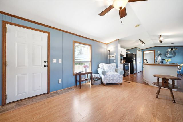 20 Center Court, Epping, NH 03042