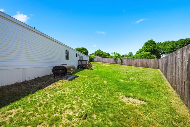 20 Center Court, Epping, NH 03042