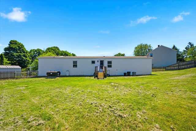 20 Center Court, Epping, NH 03042