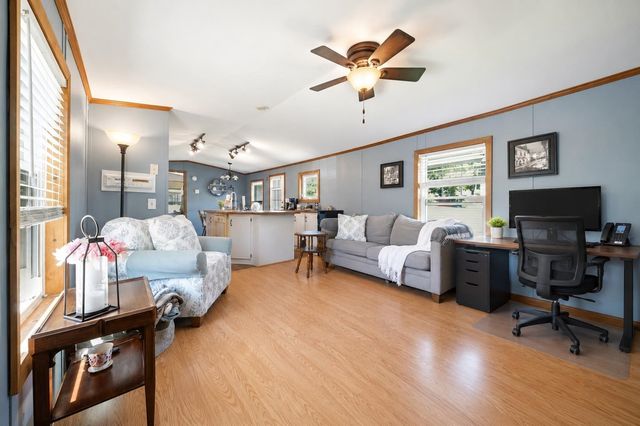 20 Center Court, Epping, NH 03042