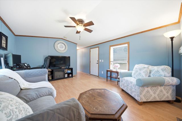 20 Center Court, Epping, NH 03042