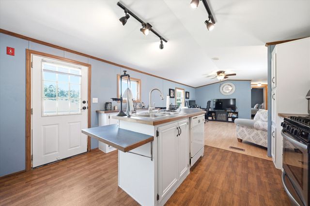 20 Center Court, Epping, NH 03042