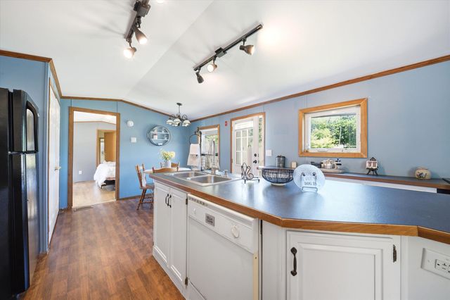 20 Center Court, Epping, NH 03042