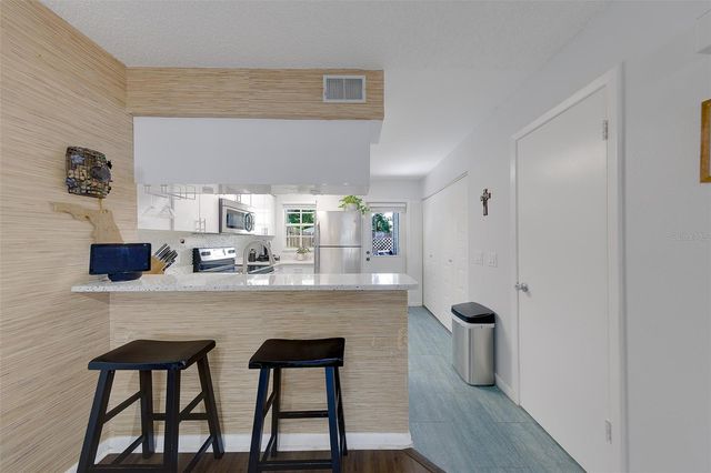 3315 W WYOMING CIRCLE 3315, Tampa, FL 33611