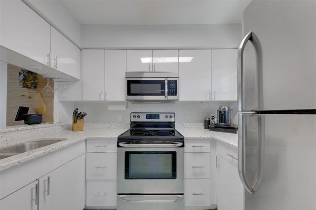 3315 W WYOMING CIRCLE 3315, Tampa, FL 33611