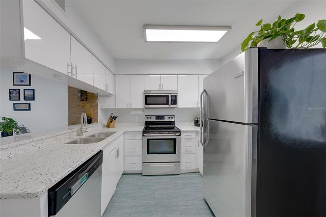 3315 W WYOMING CIRCLE 3315, Tampa, FL 33611