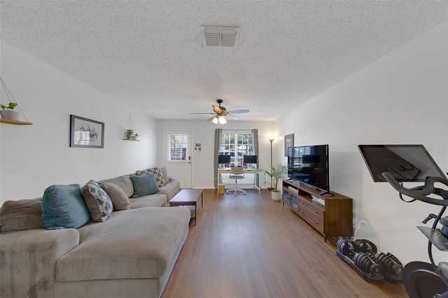 3315 W WYOMING CIRCLE 3315, Tampa, FL 33611