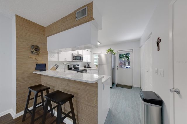 3315 W WYOMING CIRCLE 3315, Tampa, FL 33611