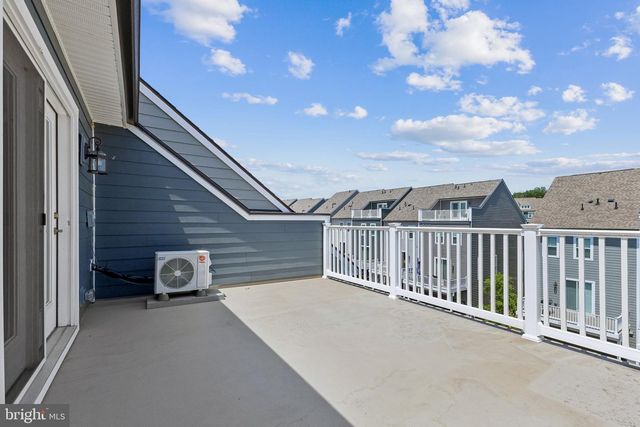 1756 HICKORY WOODS RD, Dumfries, VA 22026