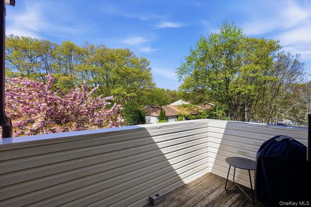 1001 Skyline Drive, Coram, NY 11727