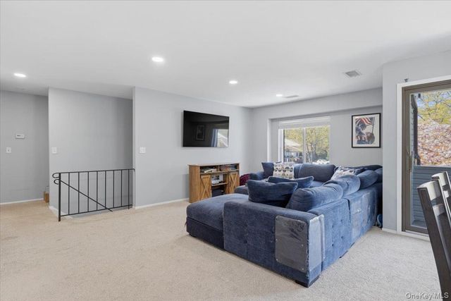 1001 Skyline Drive, Coram, NY 11727
