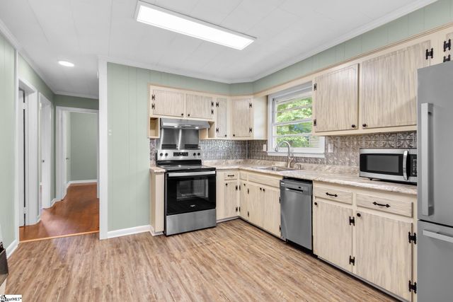 203 Shands Street, Clinton, SC 29325