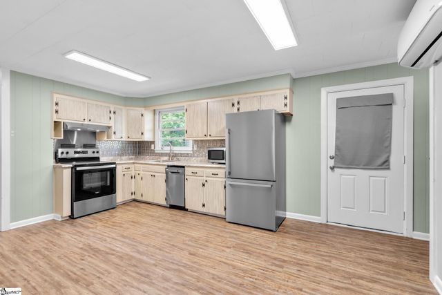 203 Shands Street, Clinton, SC 29325