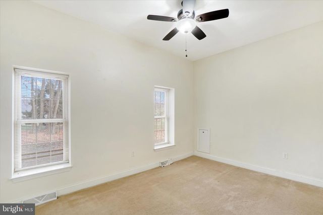 2340 CROLL SCHOOL RD, York, PA 17403