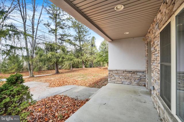 2340 CROLL SCHOOL RD, York, PA 17403