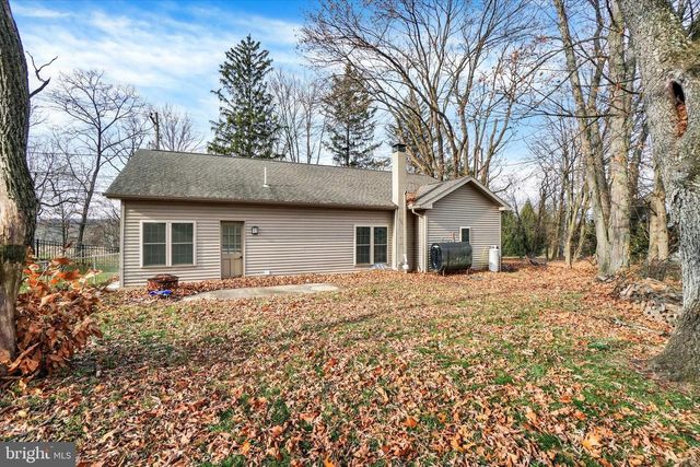 2340 CROLL SCHOOL RD, York, PA 17403