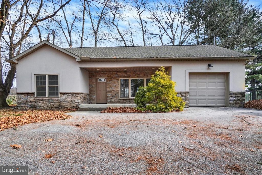 2340 CROLL SCHOOL RD, York, PA 17403